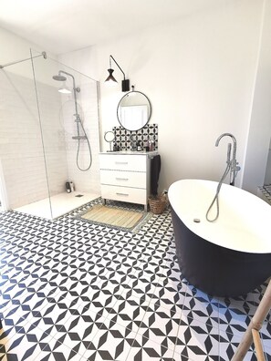 Hair dryer, toilet paper - Mas de Mazan in Provence (Mazan)