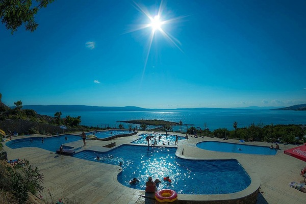 Alberca al aire libre por temporada