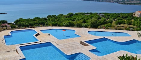 حمّام سباحة خارجي موسمي