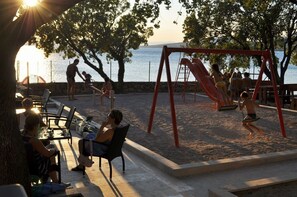 Área de juegos infantiles al aire libre