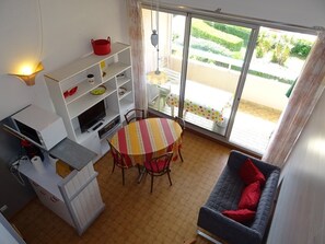TV - Charming F2 Mezzanine, A/C, Pool, South, Parking, Near Beach and Village in Palavas (Palavas-les-Flots)