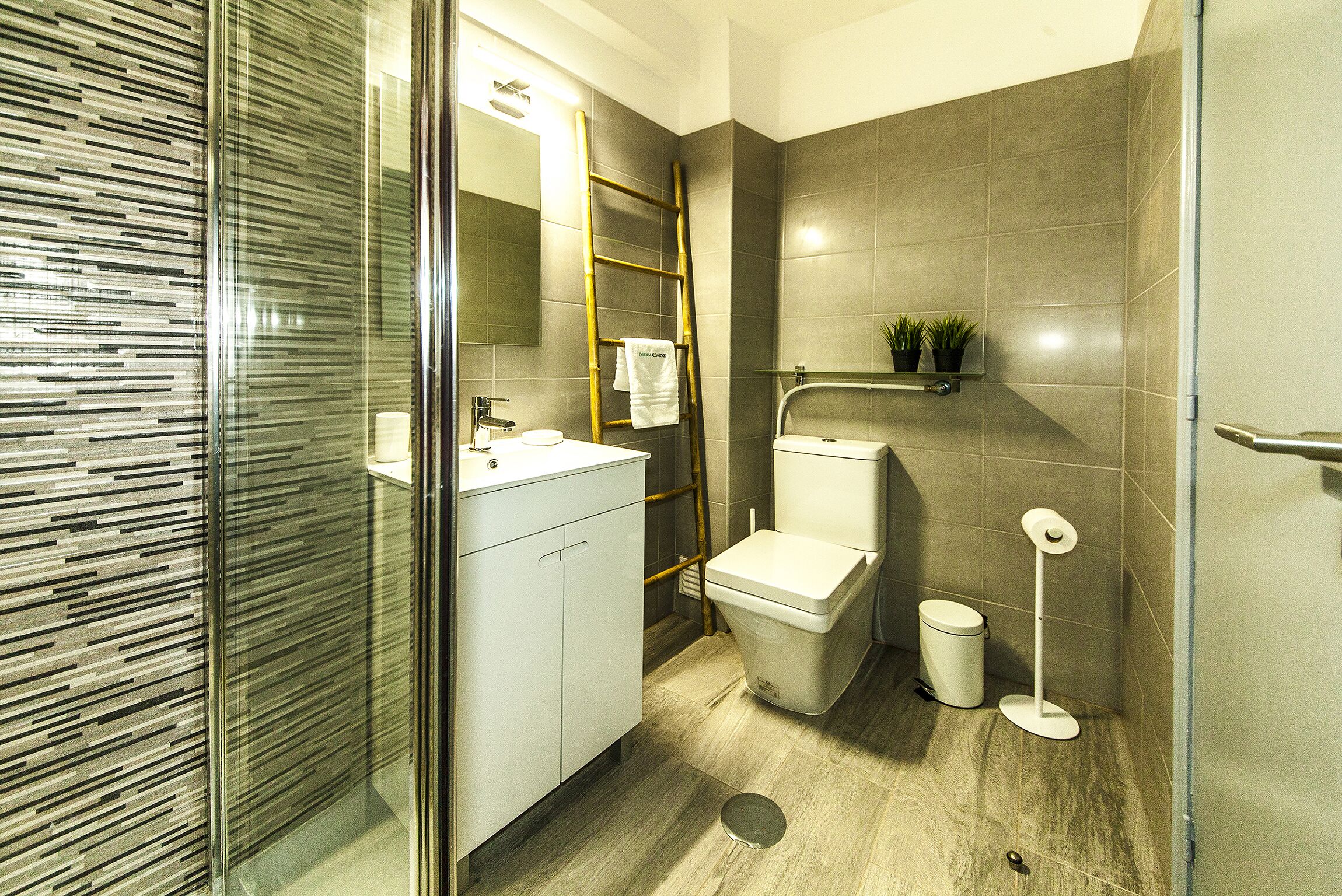 Departamento, 2 habitaciones | Baño | Tina, secadora de cabello, toallas 