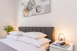 3 bedrooms, in-room safe, desk, iron/ironing board - Cozy NEW apartment near sea, big terrace and 3 bedrooms and 2 full bathrooms (Pula)