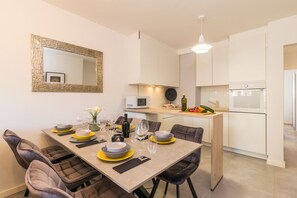 Dining - Cozy NEW apartment near sea, big terrace and 3 bedrooms and 2 full bathrooms (Pula)