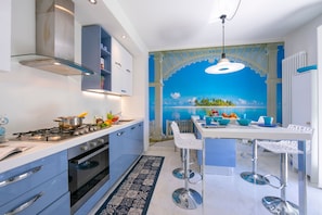 Villa Familiale, 5 chambres, cheminée, vue mer (Villa Victor 100m from sea) | Cuisine privée | Grand réfrigérateur, four, plaque de cuisson, lave-vaisselle