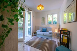 21-inch flat-screen TV with digital channels, TV, fireplace