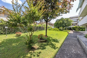 Property grounds - Casa Arno 500m from beach (Massa)