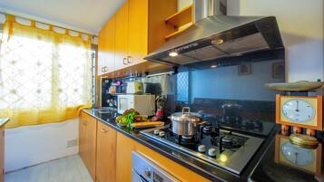 Family Apartment, 3 Bedrooms (Casa Bea 900m from sea) | Private kitchen | Full-size fridge, microwave, oven, stovetop
