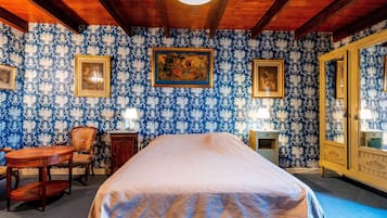 5 bedrooms, iron/ironing board, free WiFi, bed sheets