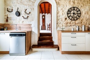 Refrigerador, microondas, horno, lavavajillas