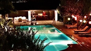 A swimming pool with lounge chairs and a bar area. - Charming residence in Grimaud (Grimaud)