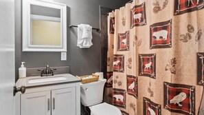Bathtub, hair dryer, towels - Mom's House — 3BR Leadville Home, Hot Tub, Fenced Yard, ½ Block to Harrison (Leadville)