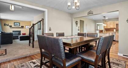 Mom's House — 3BR Leadville Home, Hot Tub, Fenced Yard, ½ Block to Harrison