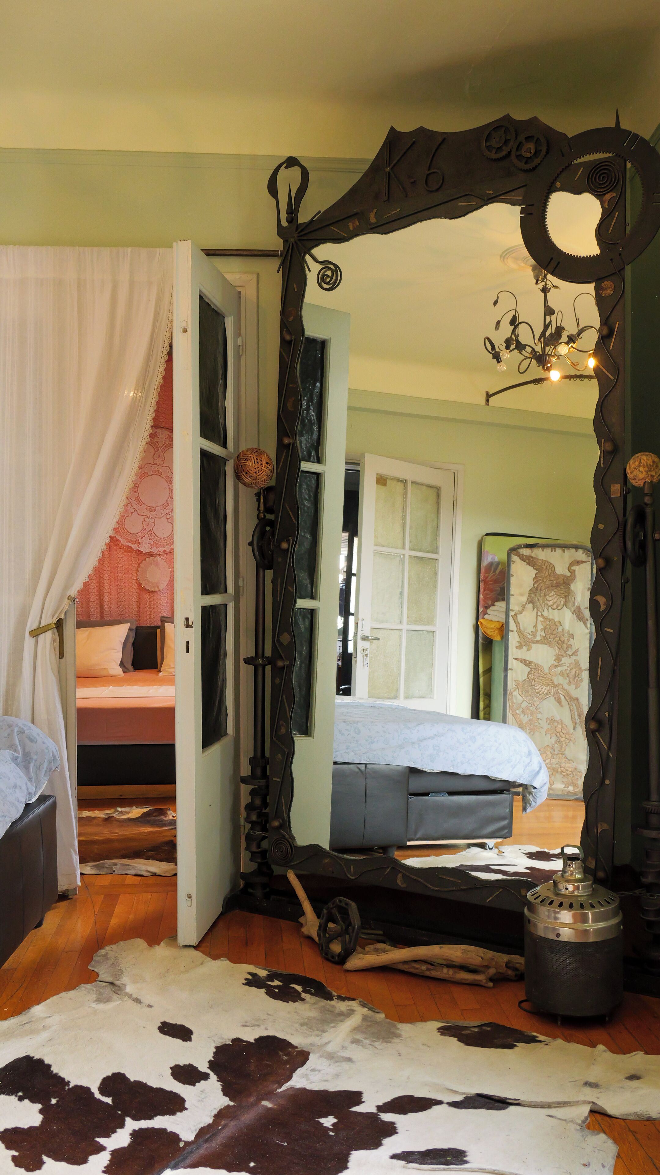 2 bedrooms, in-room safe, desk, iron/ironing board