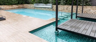 Viña Retreat - 2BR W / Pool, Wifi & Parking