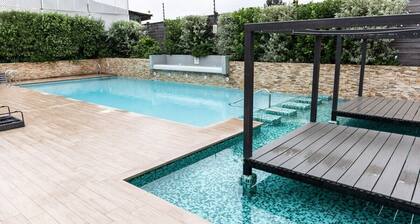 Viña Retreat - 2BR W / Pool, Wifi & Parking