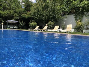 Outdoor pool, pool umbrellas, pool loungers - Garden Otel Amasya (Amasya)