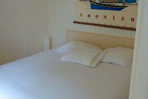 6 bedrooms, iron/ironing board, WiFi