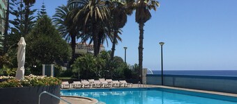 By the Beach & Pool Apartment