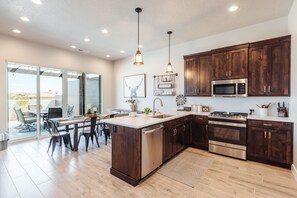 Fridge, microwave, oven, stovetop - Ocotillo Springs Resort 70: Private Pool, Hot Tub, and Community Amenities (Santa Clara)