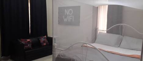 2 bedrooms, iron/ironing board, bed sheets