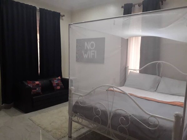 2 bedrooms, iron/ironing board, bed sheets