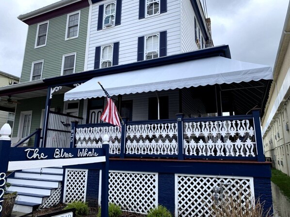 Exterior - Ocean Views, seconds to the beach, and a 5 minute walk to downtown shopping! (Cape May)