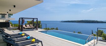 Cozy home in Blato with house sea view