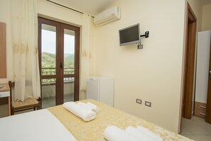 Standard Double Room | Hypo-allergenic bedding available, down comforters - GUEST HOUSE CILENTIAMOCI PALINURO (Centola)