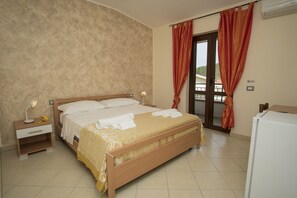 Hypo-allergenic bedding available, down comforters - GUEST HOUSE CILENTIAMOCI PALINURO (Centola)