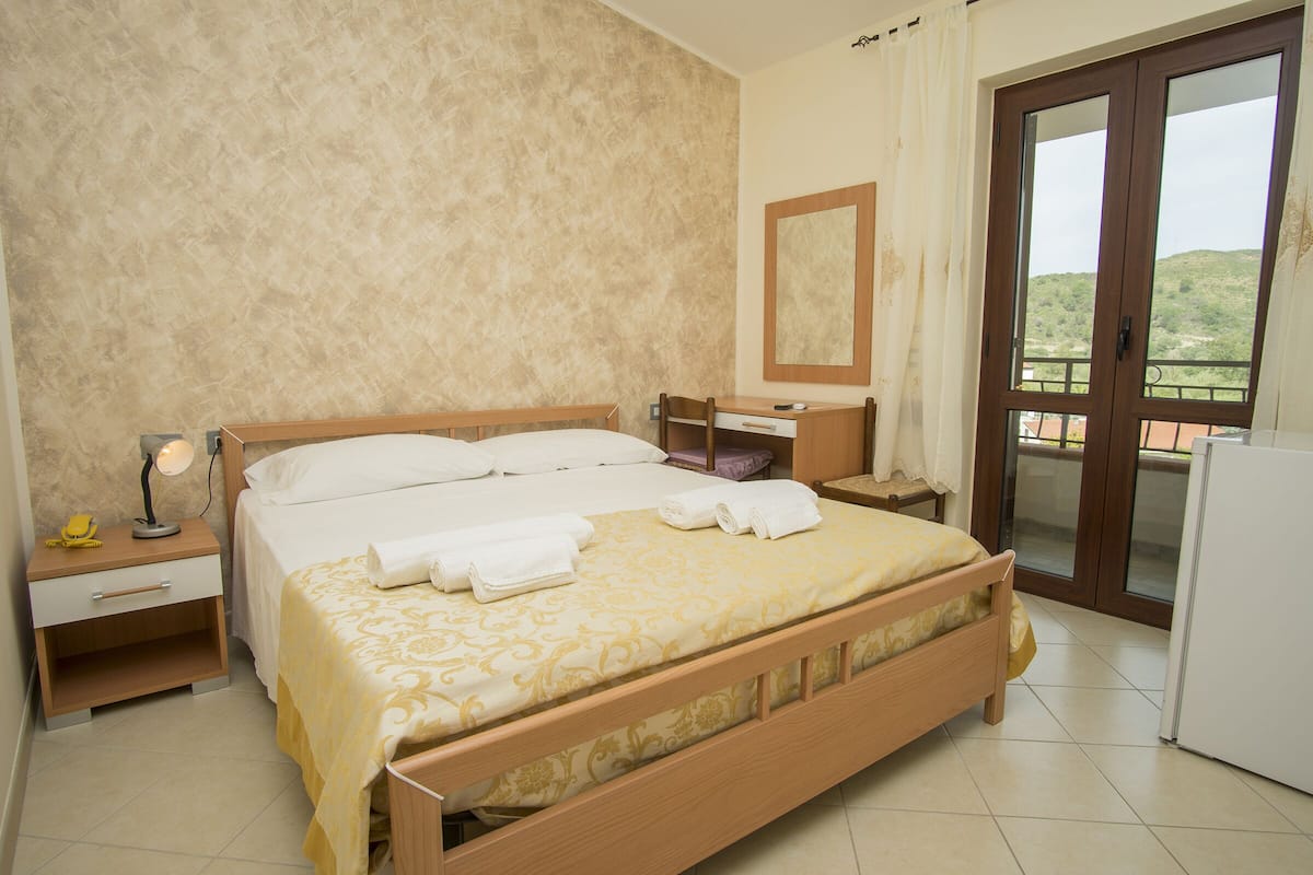 Standard Double Room | Hypo-allergenic bedding available, down comforters