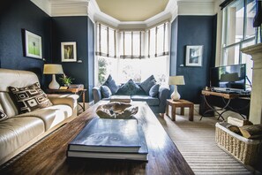 Living area - Luxury Country House and landscaped gardens overlooking mountains with parking (Conwy)