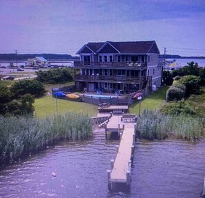 Exterior - Newly redecorated luxury home with stunning sunset views on the Roanoke Sound (Nags Head)
