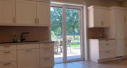 Sehr große Ferienwohnung mit toller Terrasse, riesiger Küche