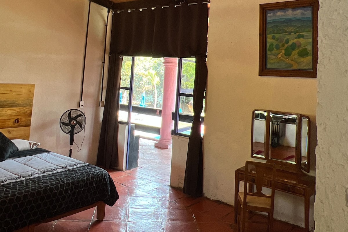 Suíte estúdio superior, vista para a montanha | Roupa de cama