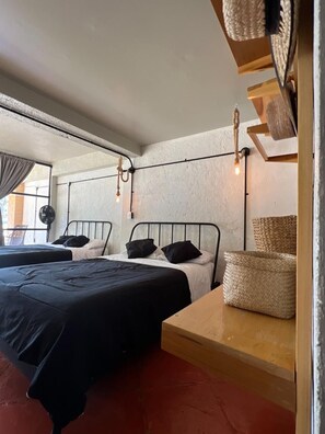 Habitación cuádruple estándar | Ropa de cama 