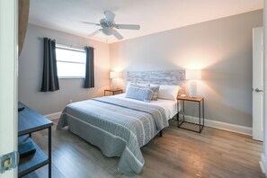 2 Schlafzimmer, Zimmersafe, Bügeleisen/Bügelbrett, Reisekinderbett