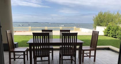 Apartment in luxury condominium on new garden level 120m2 on the beach