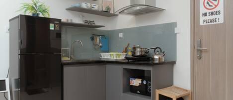 微波炉、电热水壶