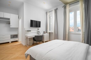 Luxury Double Room (1) | Desk, laptop workspace, free WiFi, bed sheets - 3 Rooms Boutique-Hotel (Split)
