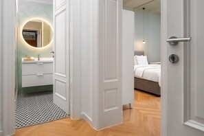 Luxury Double Room (3) | Bathroom | Hydromassage showerhead, free toiletries, hair dryer, bathrobes - 3 Rooms Boutique-Hotel (Split)