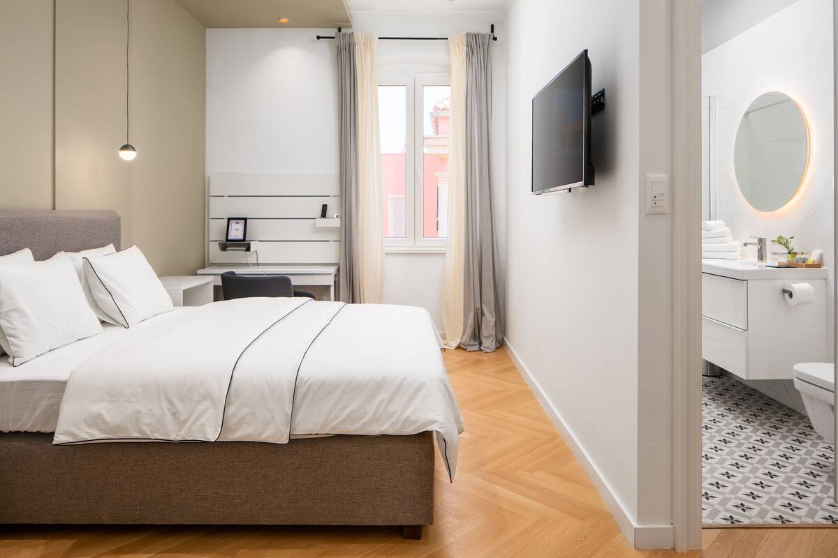 Luxury Double Room (2) | Desk, laptop workspace, WiFi (free), bed sheets
