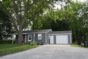 Exterior - Millie's Cottage (Shipshewana)
