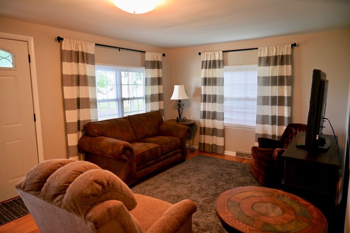 Fernseher, Kamin, DVD-Player