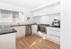 Køleskab, mikrobølgeovn, ovn, opvaskemaskine