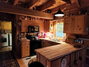 Fridge, microwave, oven, stovetop - Beautiful Sunsets & Amazing Stars in every season, Family-owned gem (Meadows of Dan)