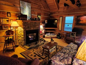 Smart-TV, Kamin, DVD-Player, Bücher