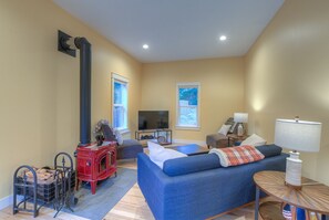 Smart TV, fireplace - Mandala House - Rest, Relax, Recharge (Eastsound)