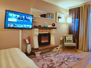 1 bedroom, iron/ironing board, WiFi, bed sheets - Cosy Apartment in the City Centre / Temple Bar Area (Dublin)