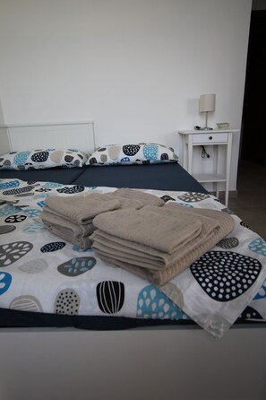 1 Schlafzimmer, Bügeleisen/Bügelbrett, Bettwäsche